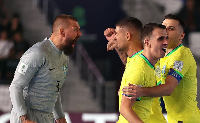 Brasil sofre no fim, mas derrota Marrocos e avança à semifinal da Copa do Mundo de futsal