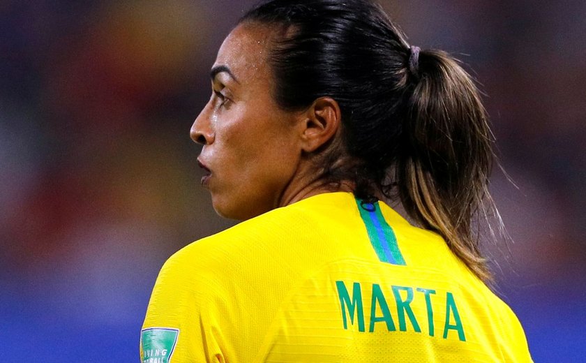 Marta é eleita a melhor jogadora da história do futebol feminino