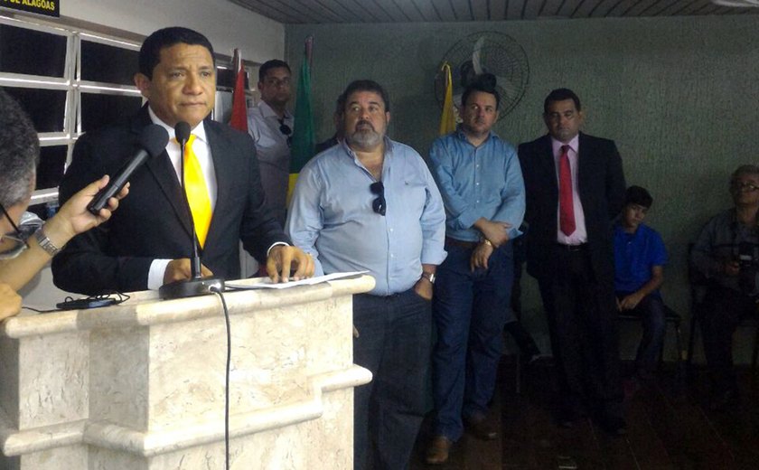Julio Cezar toma posse como prefeito de Palmeira dos Índios