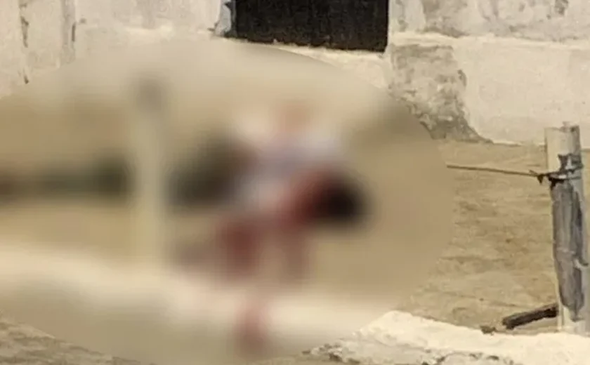 Homem é executado com 11 tiros em via pública no bairro de Fernão Velho, em Maceió