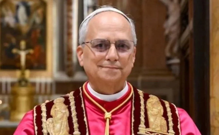 Vaticano publica retrato oficial de papa Leão XIV