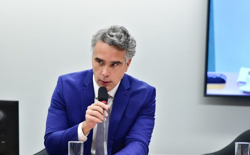Comissão aprova destinação de recursos do petróleo para infraestrutura escolar