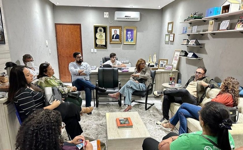 Prefeito Theobaldo Cintra se reúne com Sinteal para debater demandas da Educação de Major Izidoro