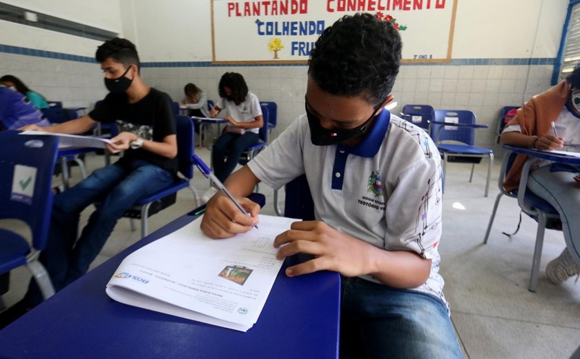 Educação avalia fluência de 184 mil estudantes da rede pública em matemática e língua portuguesa, em outubro
