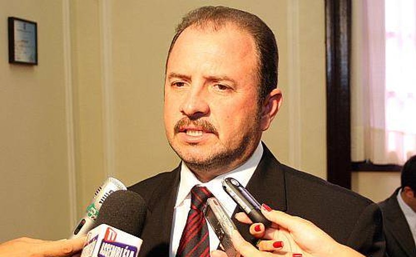 Deputado diz que ALE pagou quase R$ 60 milhões a servidores fantasmas