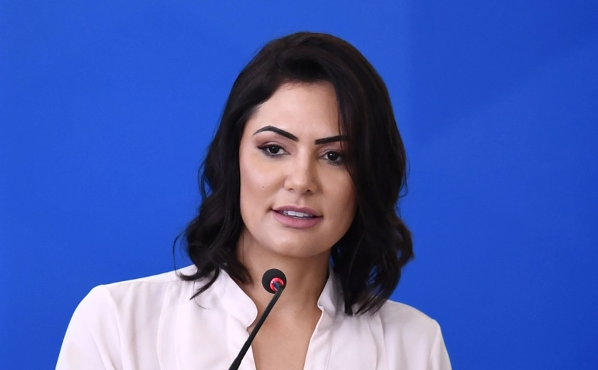 Michelle, Bia Kicis e Braga Netto negam internação de Bolsonaro