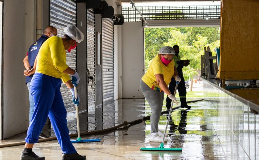 Mutirão retira 24 toneladas de lixo do Centro Pesqueiro e melhora acessibilidade