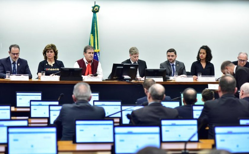 Câmara começa a analisar regulamentação da reforma tributária; acompanhe
