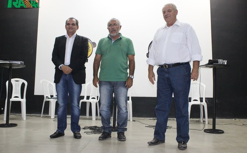 Em debate, Carimbão desqualifica gestão de Lula Cabeleira e tenta se tornar oposição
