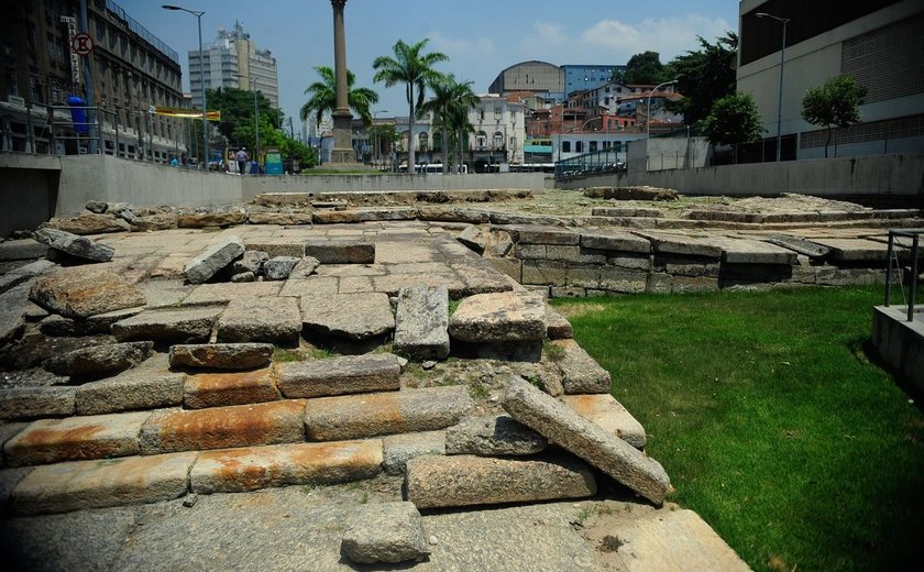 Arqueóloga carioca é premiada por descoberta do Cais do Valongo