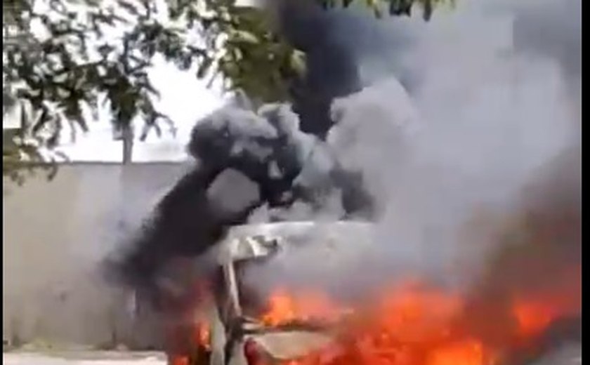 Incêndio destrói ambulância em Arapiraca