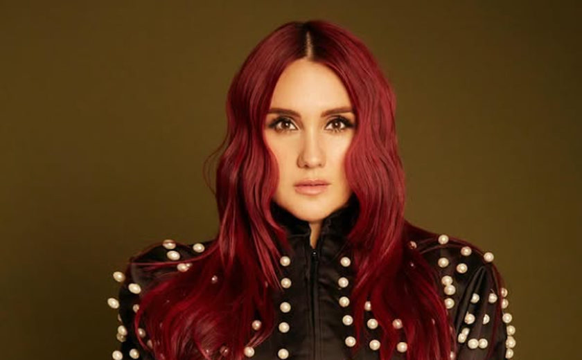 Dulce María, do RBD, elogia Ainda Estou Aqui e personagem de Fernanda Torres