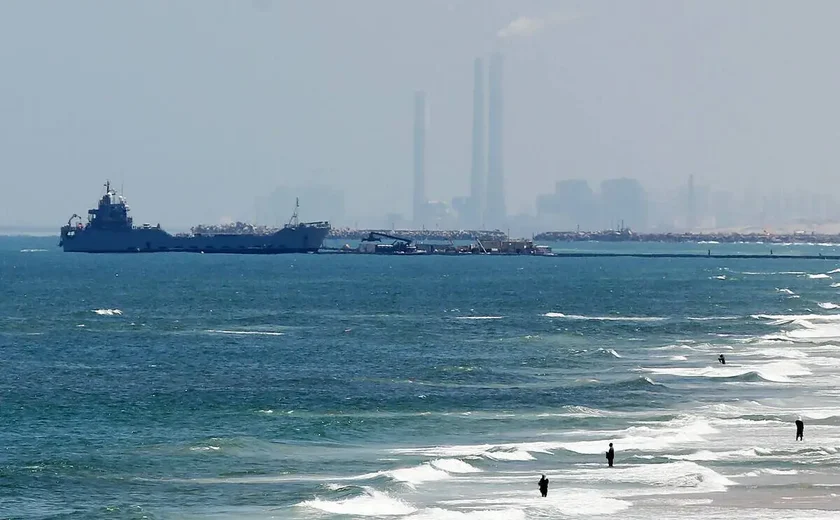 Píer flutuante dos EUA entra em operação em Gaza