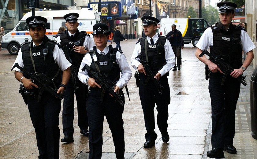 Empresas são investigadas pela morte de funcionários, congelados em frigorífico, na Inglaterra