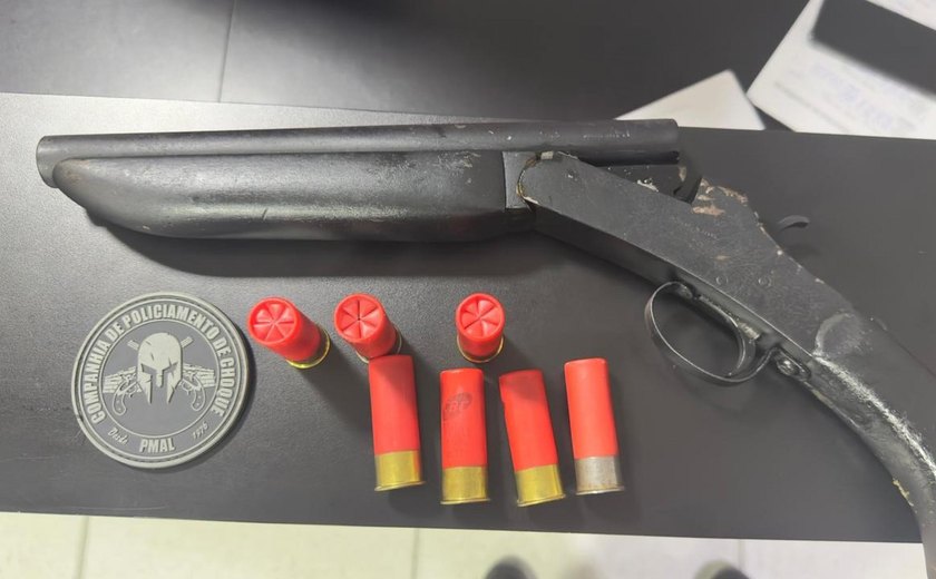 PM retira armas e drogas das ruas em ações na Região Metropolitana