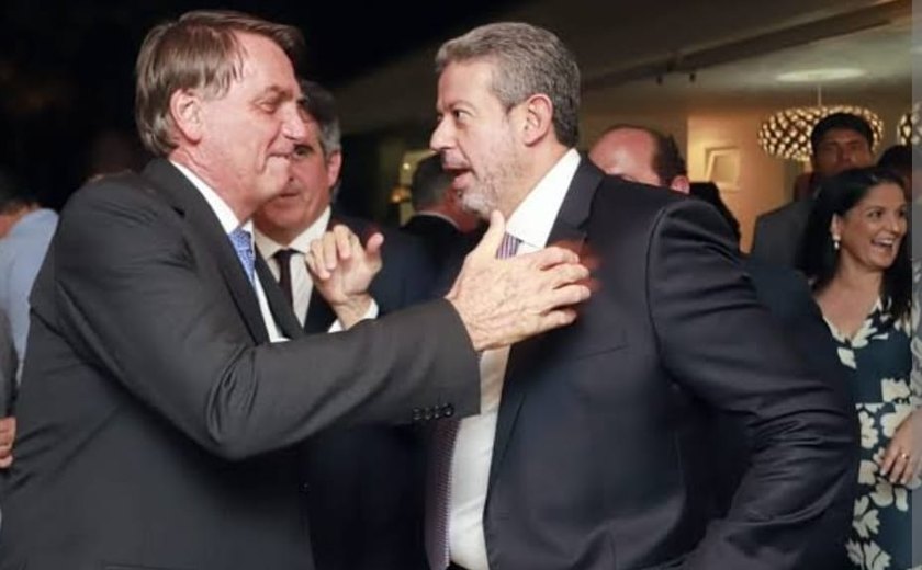 Bolsonaro alterou minuta golpista para livrar a cara de Arthur Lira, revela Mauro Cid