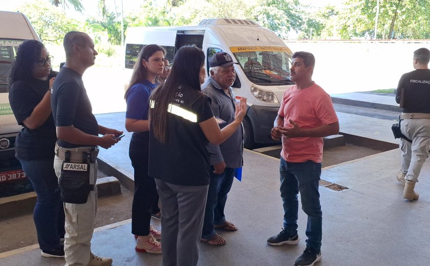 Arsal e Secretaria da Cidadania realizam panfletagem para esclarecer uso do Cartão da Pessoa Idosa