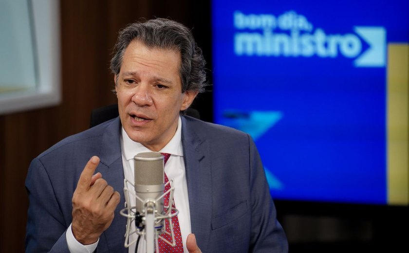 Fernando Haddad nega redução do IOF para conter alta do dólar