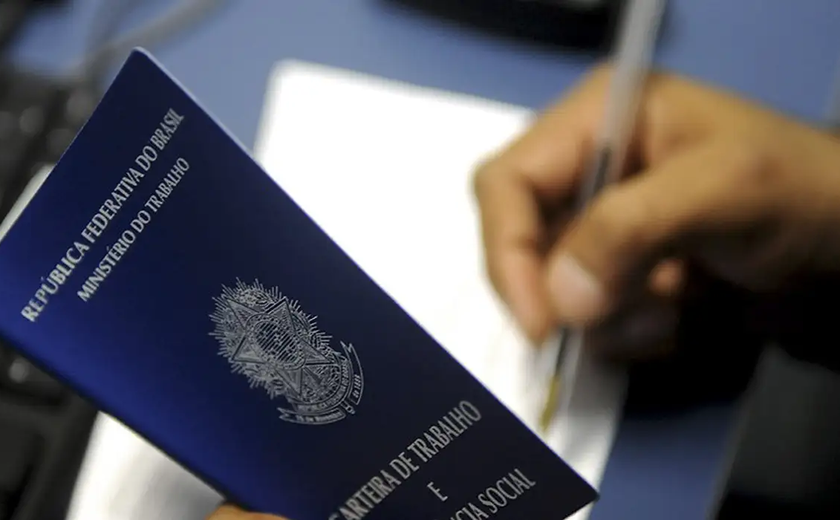 Empregos com carteira assinada e informais batem recordes
