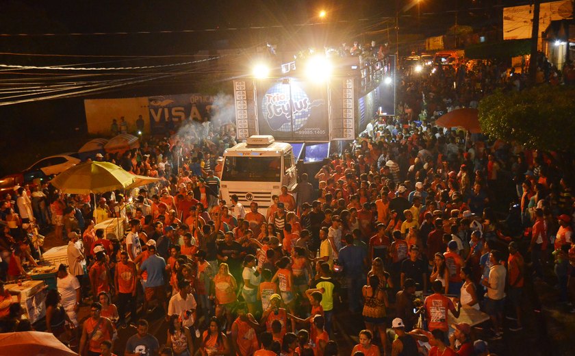 Ressaca do Carnaval do Povo atrai milhares de foliões