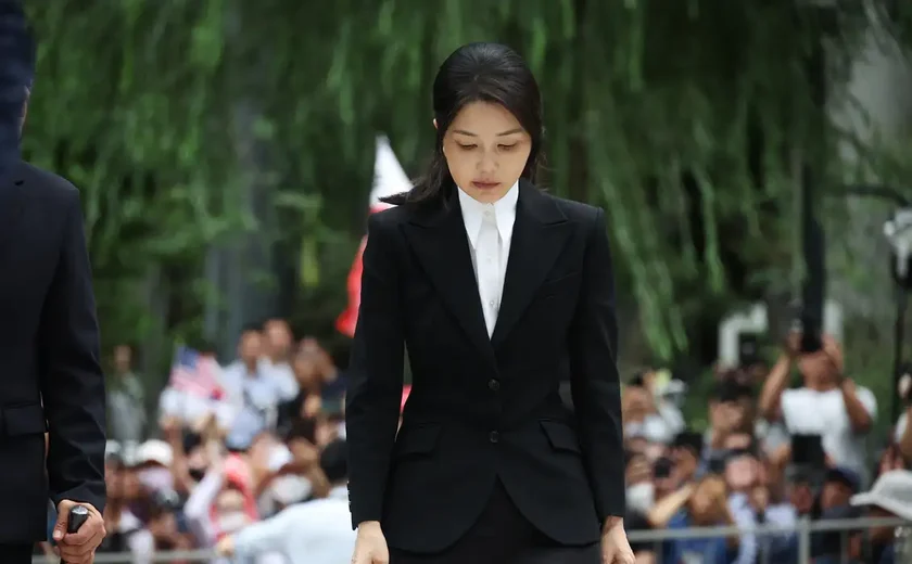 Ex-primeira-dama da Coreia do Sul é presa sob suspeita de corrupção