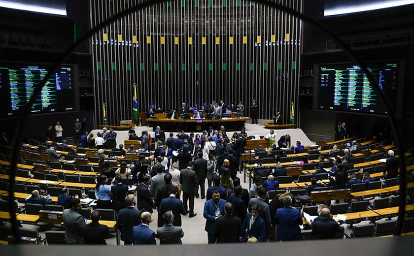 Câmara susta decreto de Dino que dificultava acesso civil a armas de fogo; texto vai ao Senado