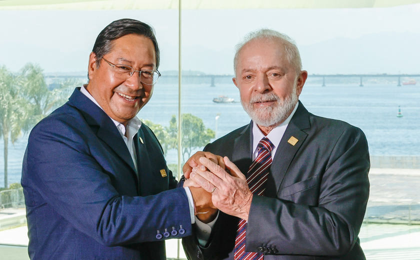 Em viagem à Bolívia, Lula comemora entrada do país no Mercosul