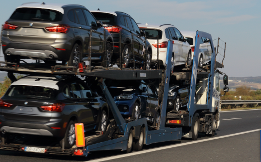 Importação de automóveis cresceu 432% em junho, diz diretor de planejamento do MDIC