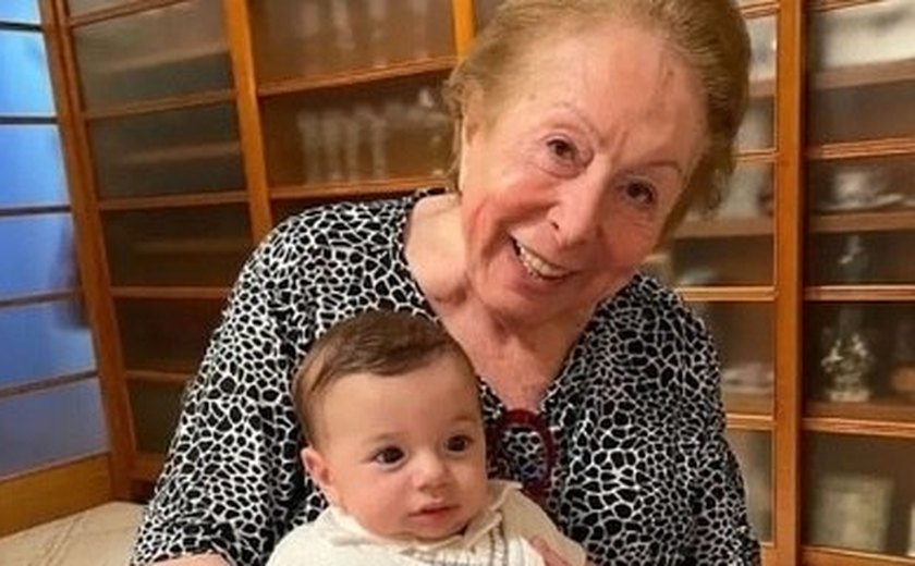 Claudia Raia mostra mais registros de encontro de Aracy Balabanian com filho caçula