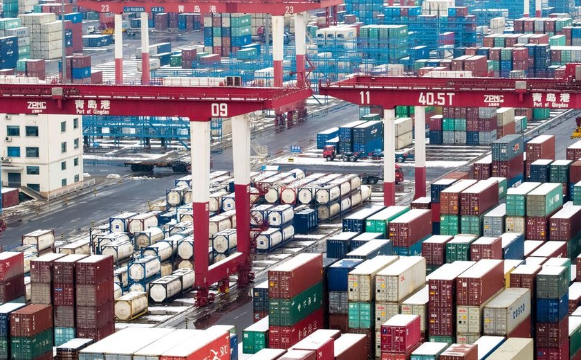 Exportações da China crescem mais e importações caem menos que o previsto em abril