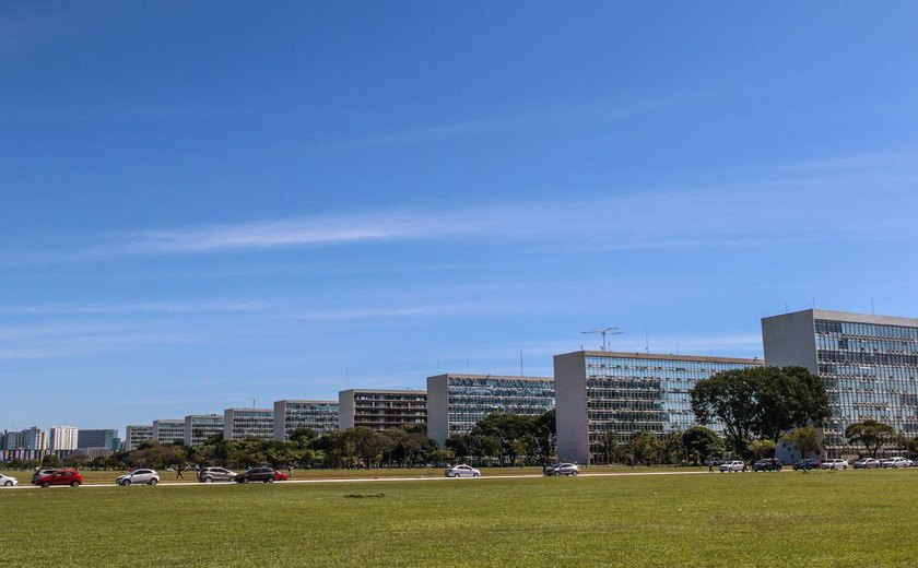 Senado aprova reajuste salarial de servidores federais