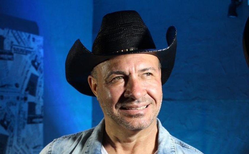 São Miguel dos Milagres e Santana do Ipanema recebem o show Forrofrevando do artista Geraldo Cardoso