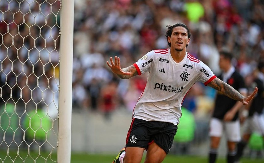 Flamengo aplica 6 a 1 no Vasco e vira líder provisório do Brasileirão