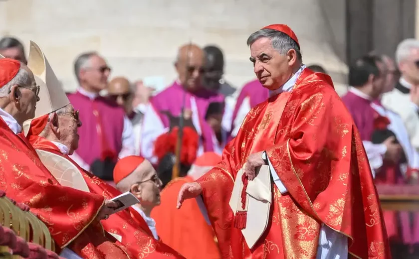 Cardeal condenado 'decide obedecer' Papa e desiste de conclave