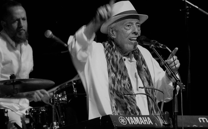 'Mas que nada': conheça a história de um dos maiores sucessos de Sergio Mendes, gravada em 2006 com o Black Eyed Peas