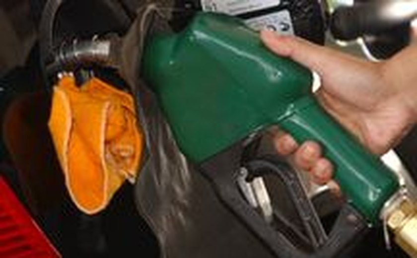 Preço da gasolina nas refinarias é mantido na máxima de R$ 2,2514 para dia 18