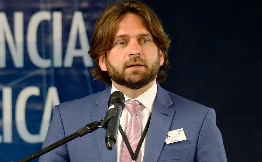 Santini, demitido por usar voo da FAB, é nomeado secretário nacional da Justiça