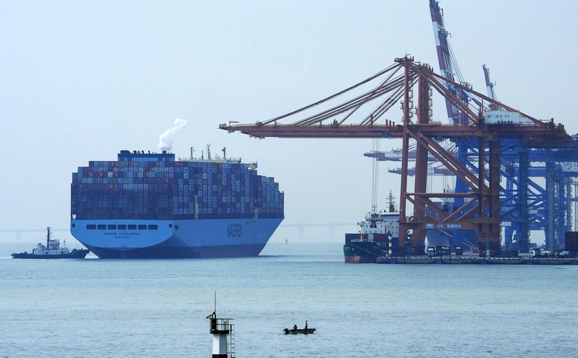 Empresas correm de navios com vínculo chinês para evitar sanções dos EUA, diz mídia