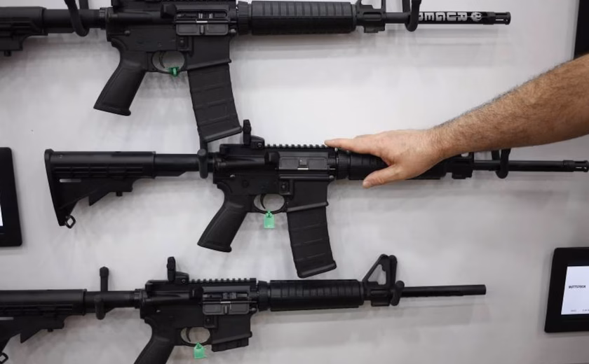 Fuzil utilizado em atentado contra Trump tem venda permitida no Brasil e em 41 estados americanos