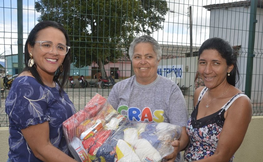 Assistência Social de Anadia realiza mais uma entrega de cestas básicas