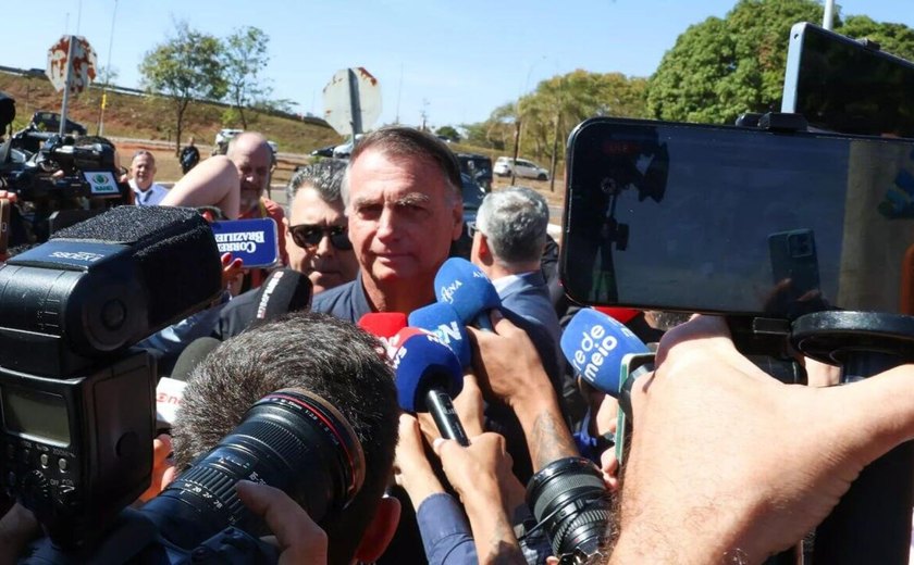Moraes dá 24 horas para defesa de Bolsonaro explicar descumprimento de medidas