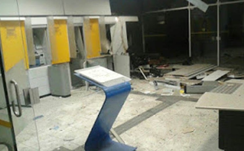 Gang explode caixas eletrônicas do Banco do Brasil em Campo Alegre