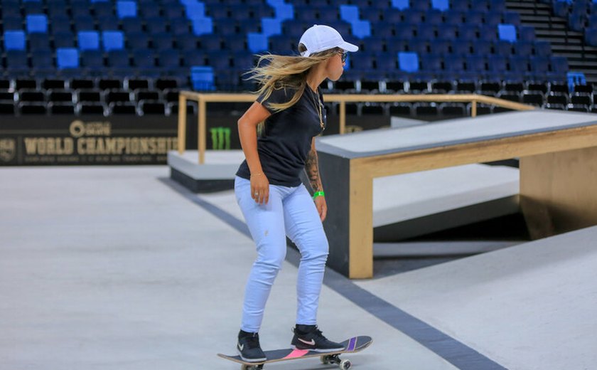 Pâmela Rosa se junta a Rayssa na final da última etapa do Mundial de skate street
