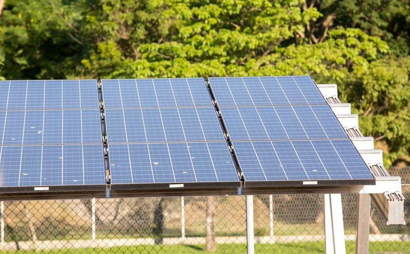 Grandes usinas solares igualam capacidade da hidrelétrica de Itaipu