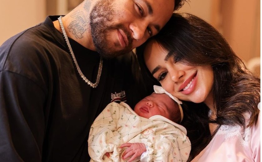 Neymar e Bruna Biancardi passam o feriado juntos com filha em Mangaratiba