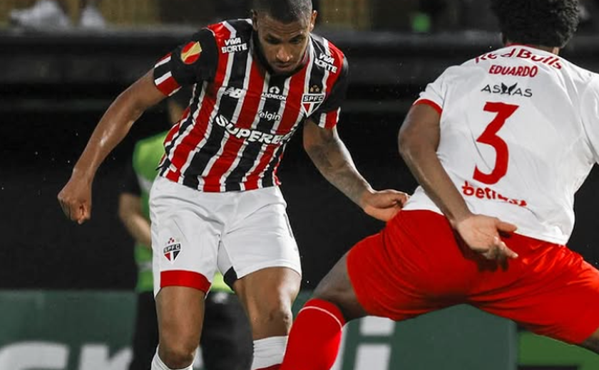 São Paulo vai mal com reservas, aciona titulares, mas perde do Bragantino mesmo com um a mais