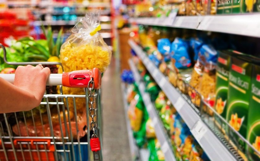 Vendas reais de supermercados caem 0,7% em junho