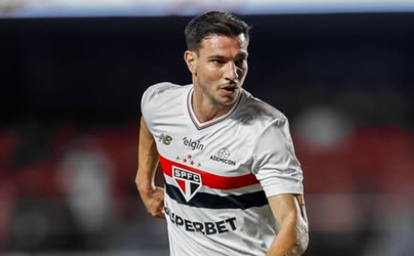 Cédric renova contrato com São Paulo até o fim de 2027: 'E um orgulho continuar aqui'