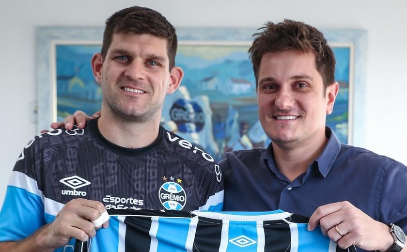 Grêmio anuncia renovação do zagueiro argentino Kannemann por mais dois anos