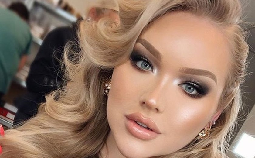 Youtuber de maquiagem revela ser transexual após ser chantageada